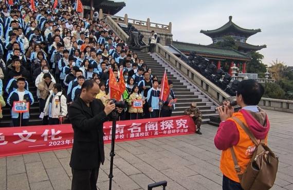 English-speaking Jiangxi guide: Zhang Jianhua