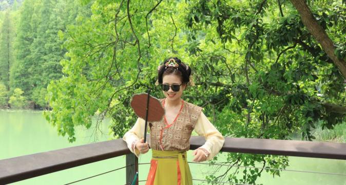 English-speaking Jiangxi guide: Chen Si