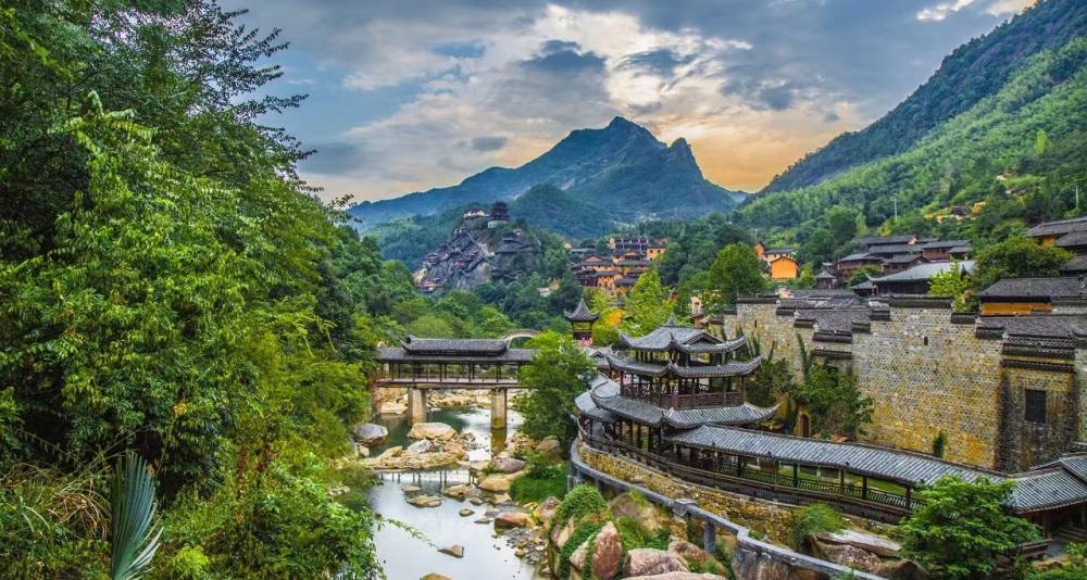 3-Day Wangxian Valley, Sanqingshan & Wuyuan Small-Group Tour