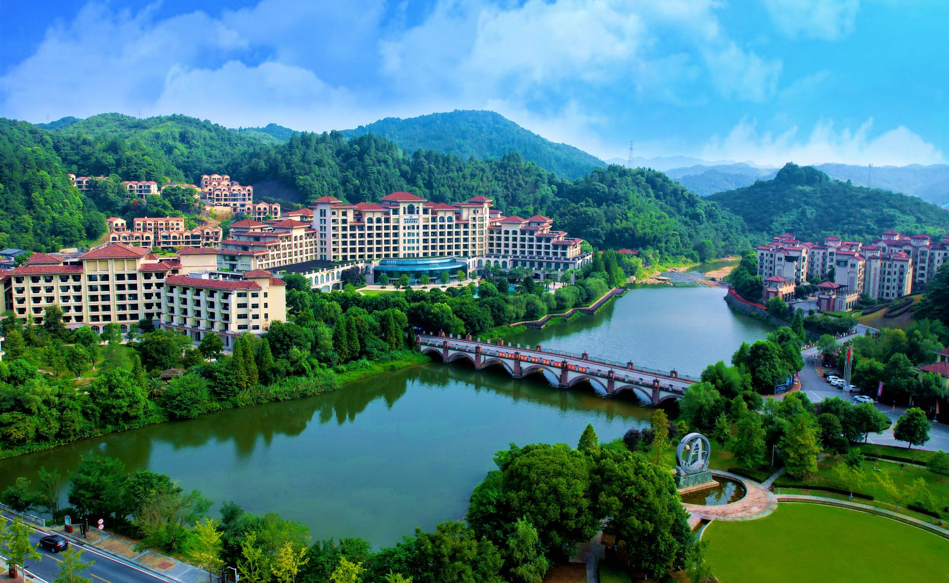 Yichun Grand Metropark Resort — exterior