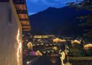 Jiangxi Wangxian Valley + Wuyuan + Jingdezhen: 4-Day, 3-Night Group Tour · Stay Inside Internet-Famous Scenic Areas · 8-Person Small Group · Leisurely Travel and Night Views | Huangling's Shaiqiu Harvest-Drying Scenes, Jingdezhen the Porcelain Capital & Xianxia-Style Wangxian Valley | Arrive in Shangrao, Depart from Jingdezhen Jiangxi Wangxian Valley + Wuyuan + Jingdezhen: 4-Day, 3-Night Group Tour · Stay Inside Internet-Famous Scenic Areas · 8-Person Small Group · Leisurely Travel and Night Views | Huangling's Shaiqiu Harvest-Drying Scenes, Jingdezhen the Porcelain Capital & Xianxia-Style Wangxian Valley | Arrive in Shangrao, Depart from Jingdezhen