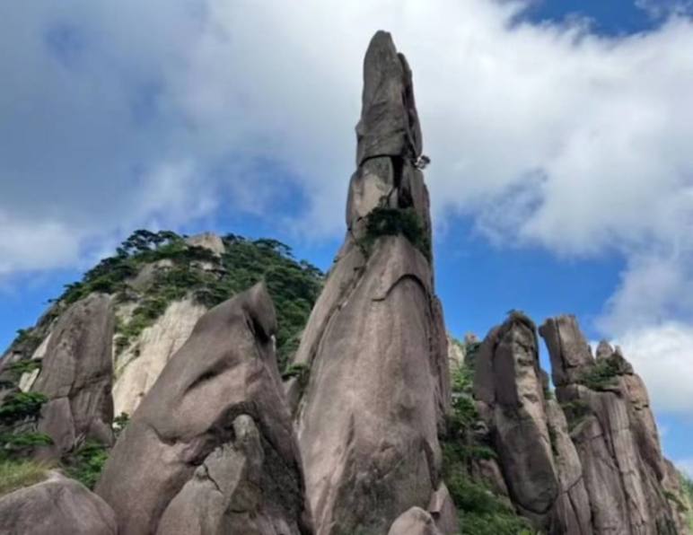 Guizhou Travel Industry Peers Visit Wangxian Valley in 2026 to Study Fangcheng's Heritage Craft Experiences for Inbound Visitors