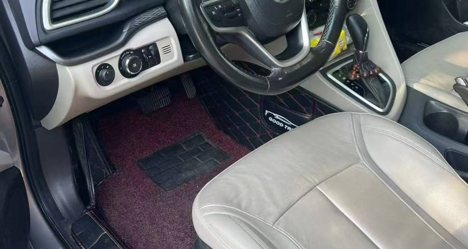 Vehicle photo 2
