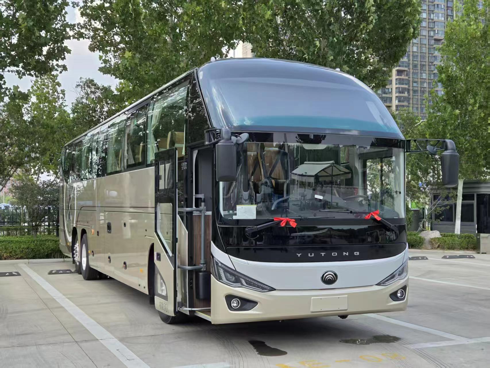 Yutong Coach — 56-Person Rated Capacity - vehicle photo 2