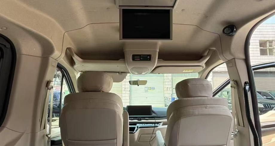 Vehicle photo 2