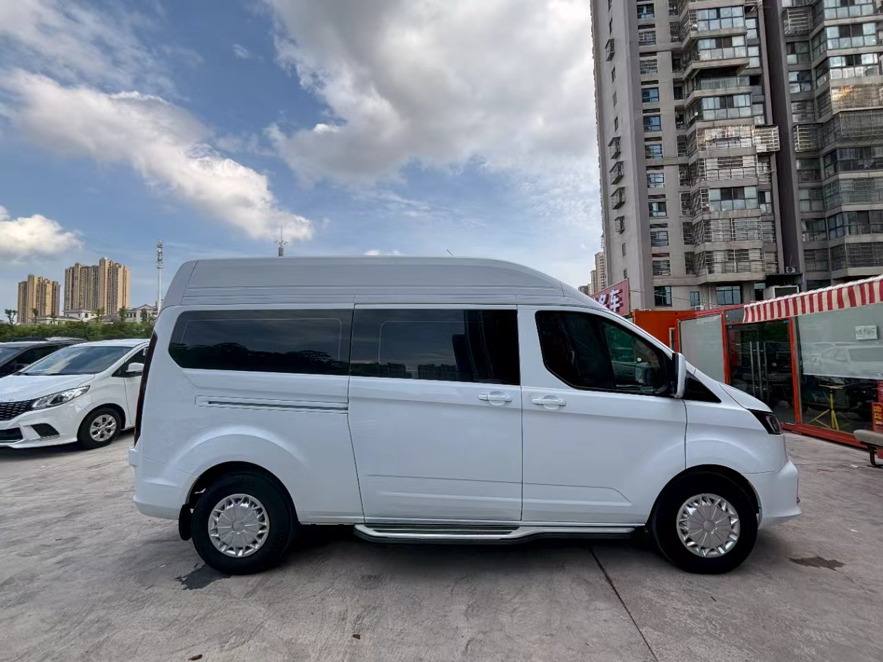 White Ford Transit Minibus - vehicle photo 2