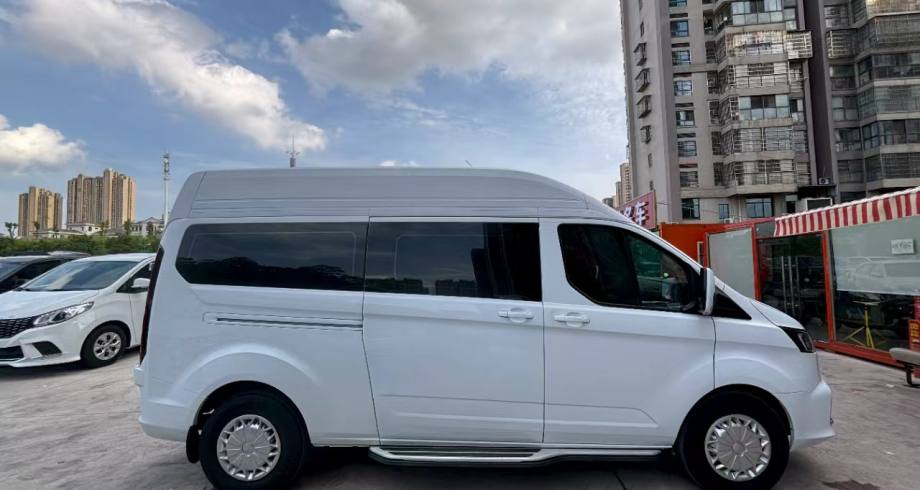 Vehicle photo 2