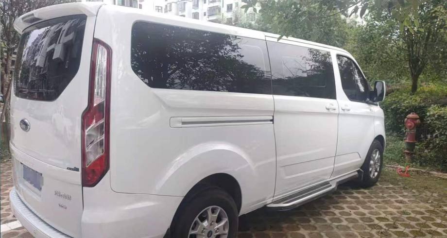 Vehicle photo 5