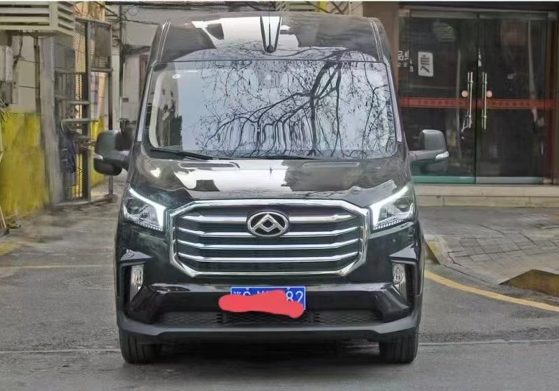 Dark MAXUS Minibus - vehicle photo 1