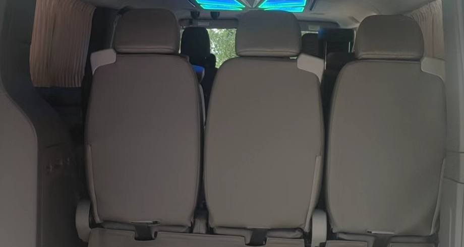 Vehicle photo 4