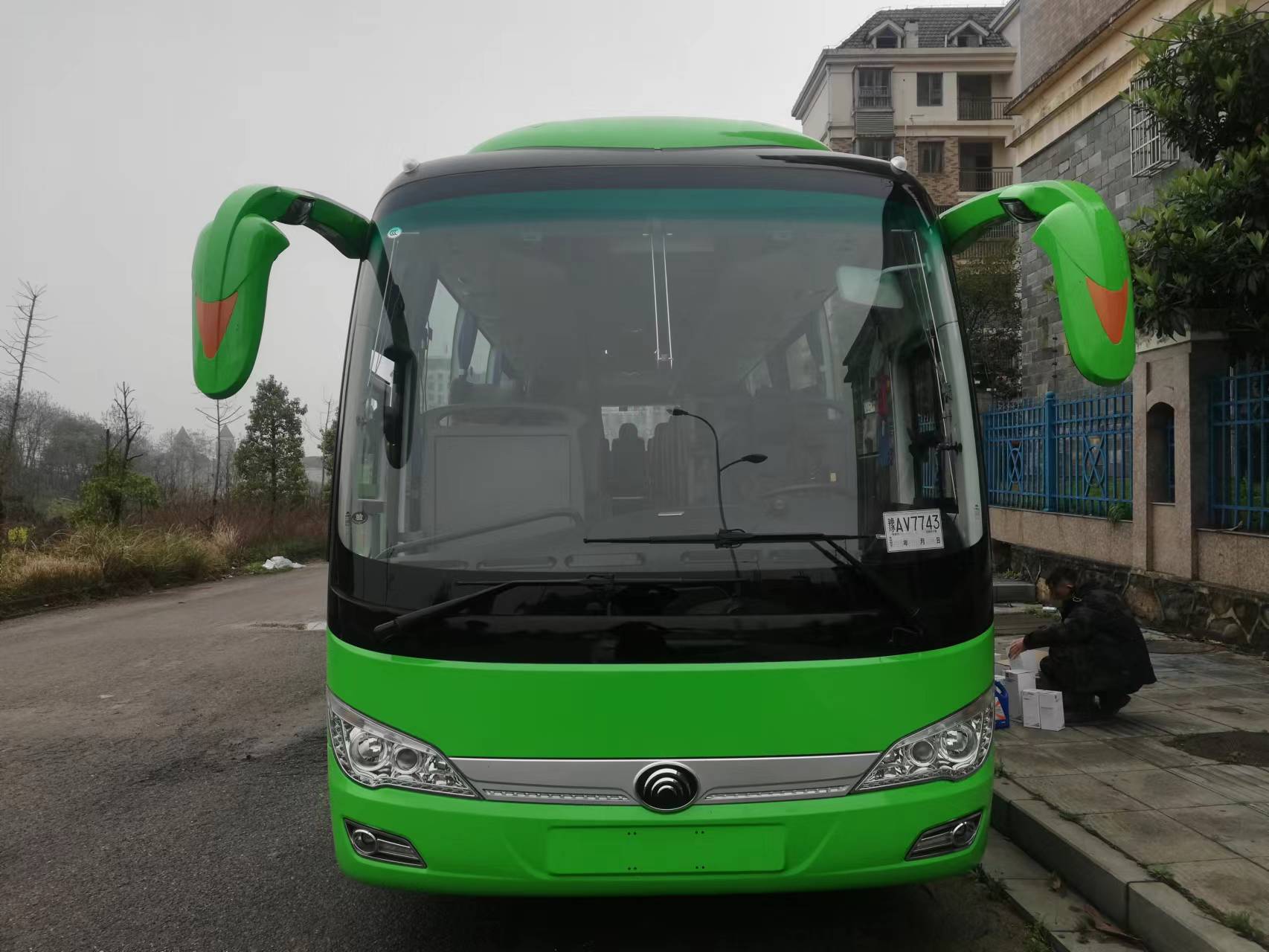 Yutong Coach — 38-Person Rated Capacity - vehicle photo 1