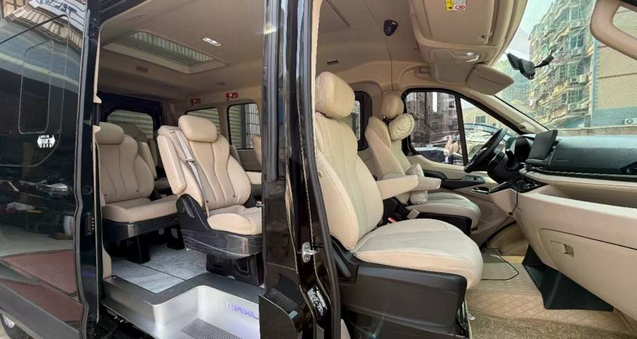 Vehicle photo 4