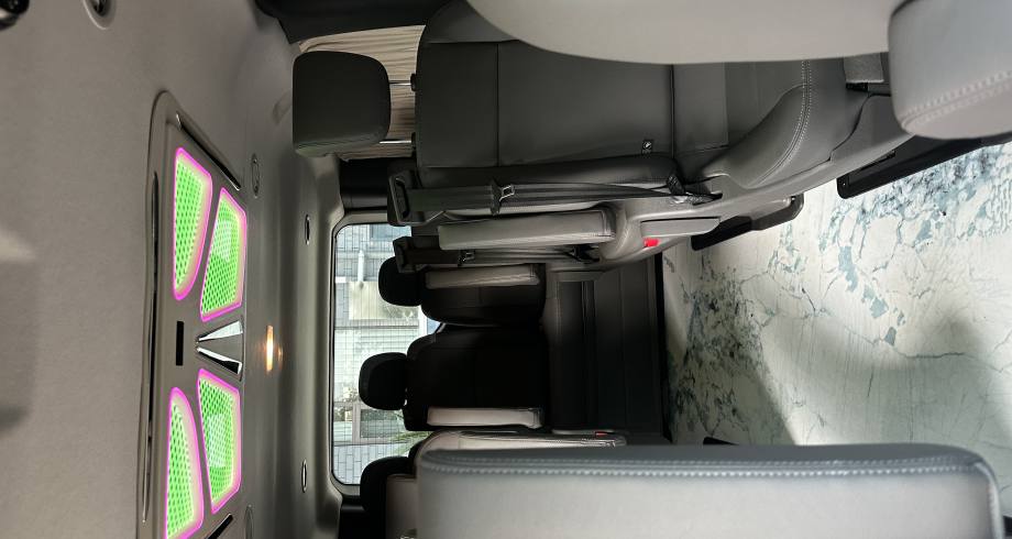 Vehicle photo 8