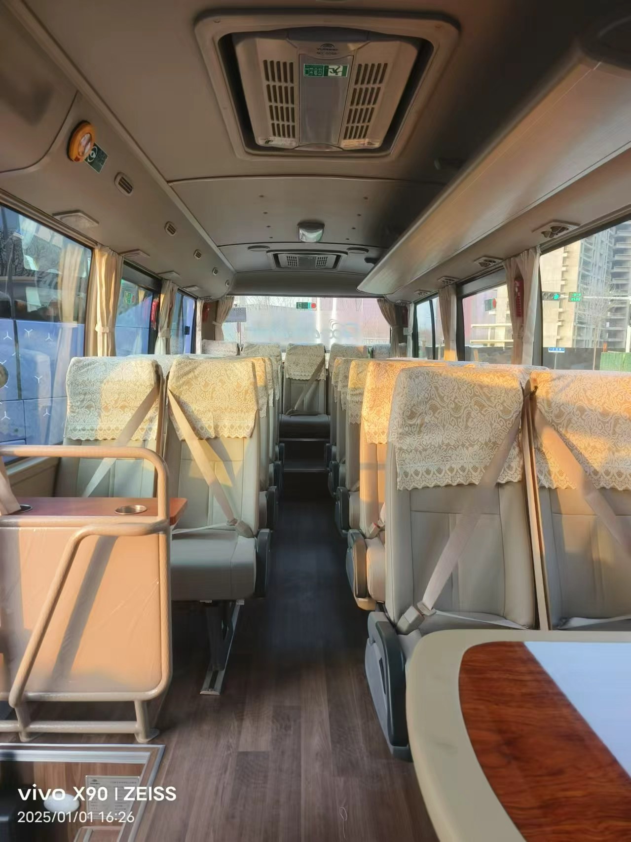 Yutong Midibus — 26-Person Rated Capacity - vehicle photo 2