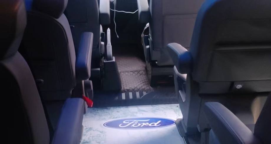 Vehicle photo 3
