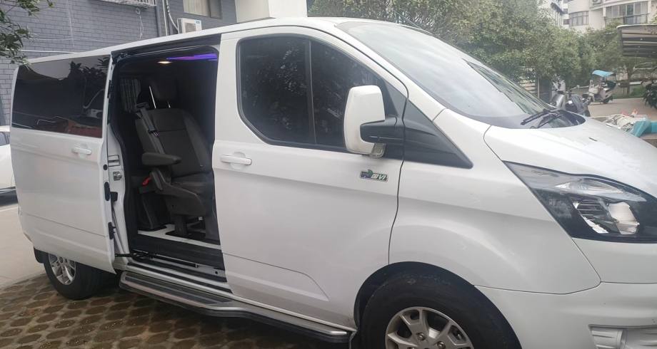 Vehicle photo 6