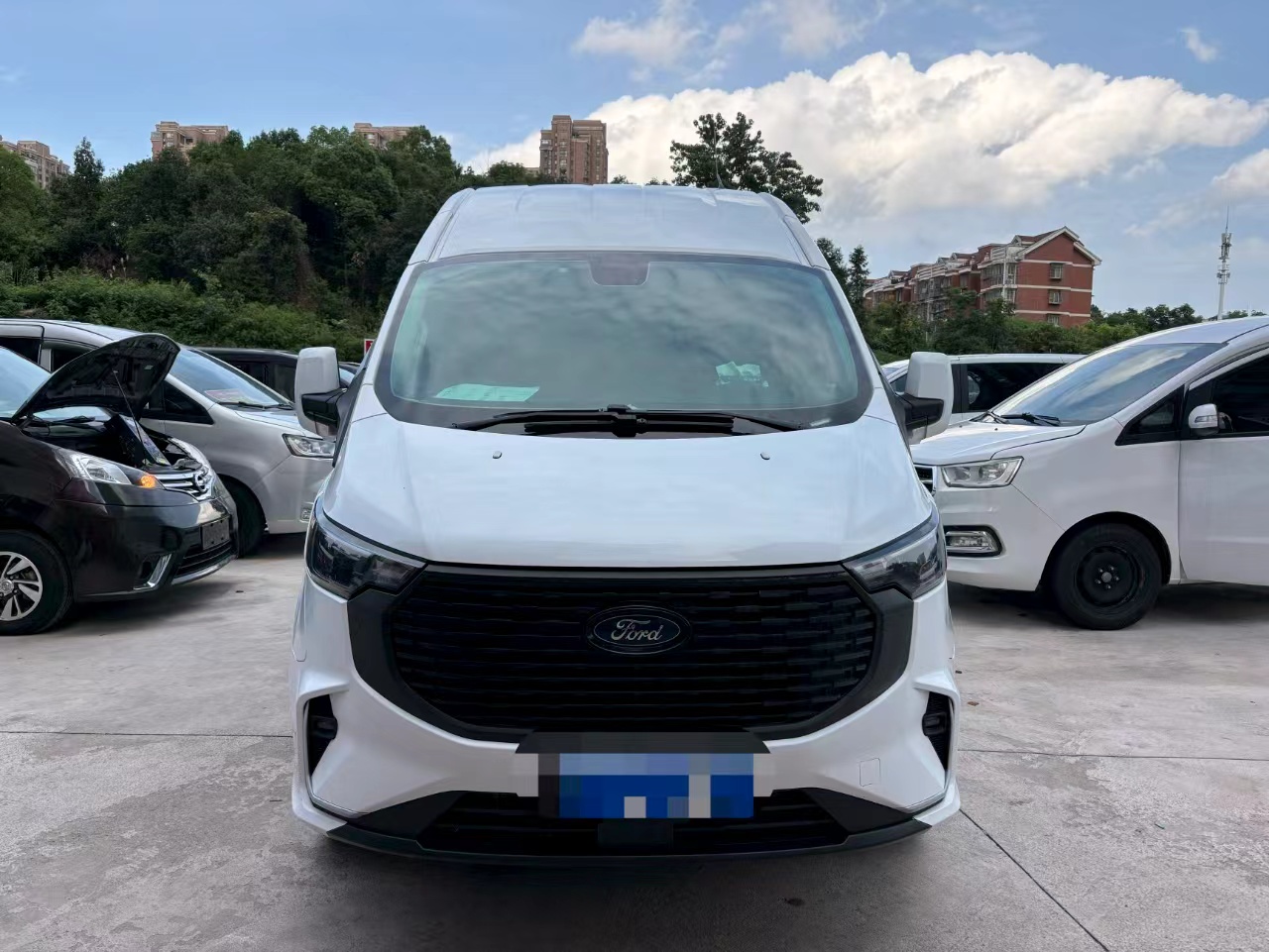 White Ford Transit Minibus - vehicle photo 1