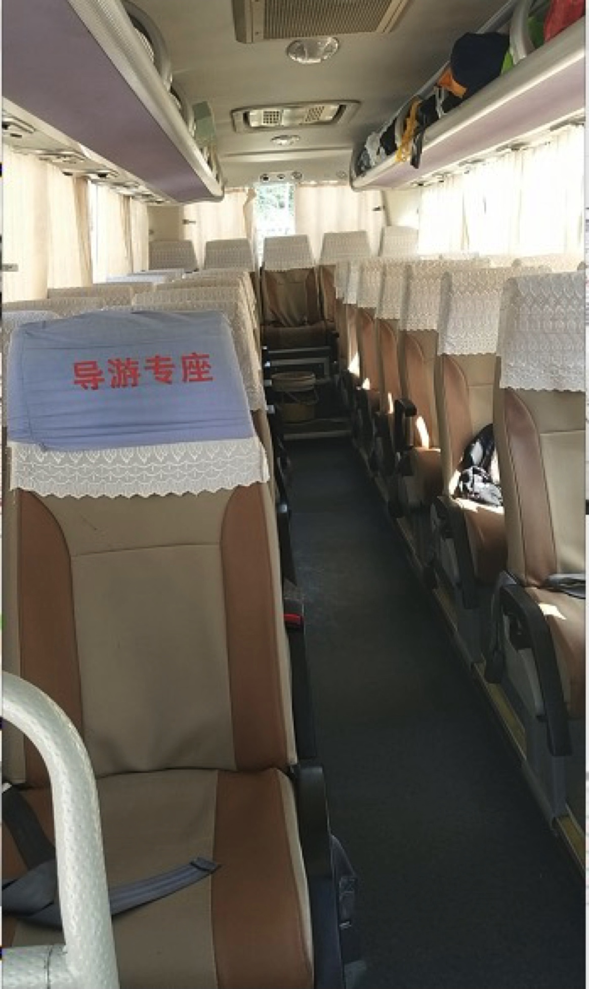 Yutong Coach — 37+2 Seats - vehicle photo 1