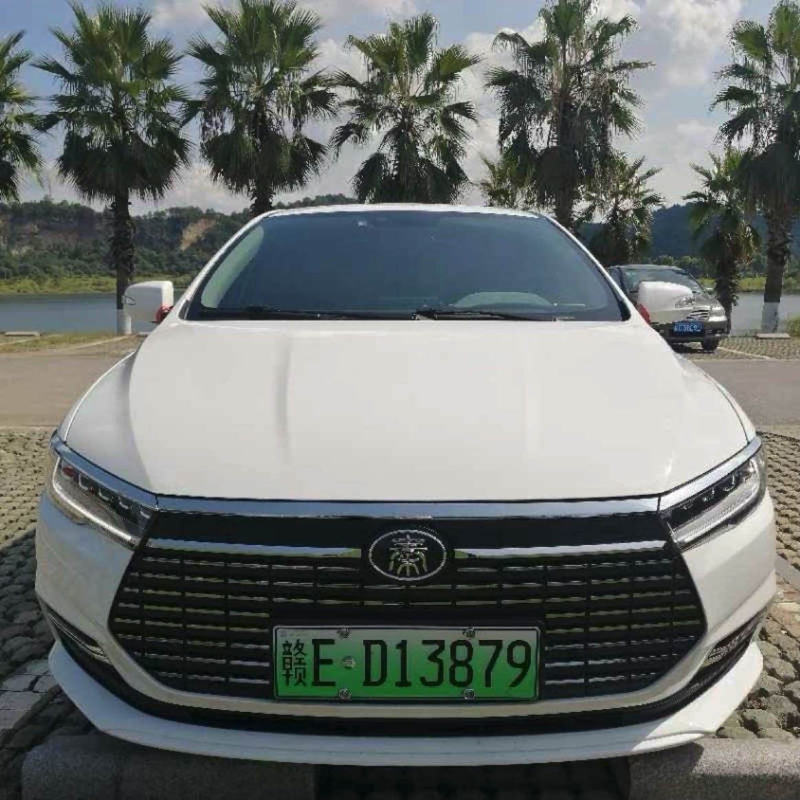 BYD Sedan — 5 Seats - vehicle photo 1