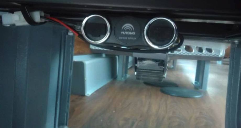 Vehicle photo 2
