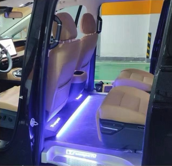 GAC Trumpchi E8 — 7 Seats - vehicle photo 2